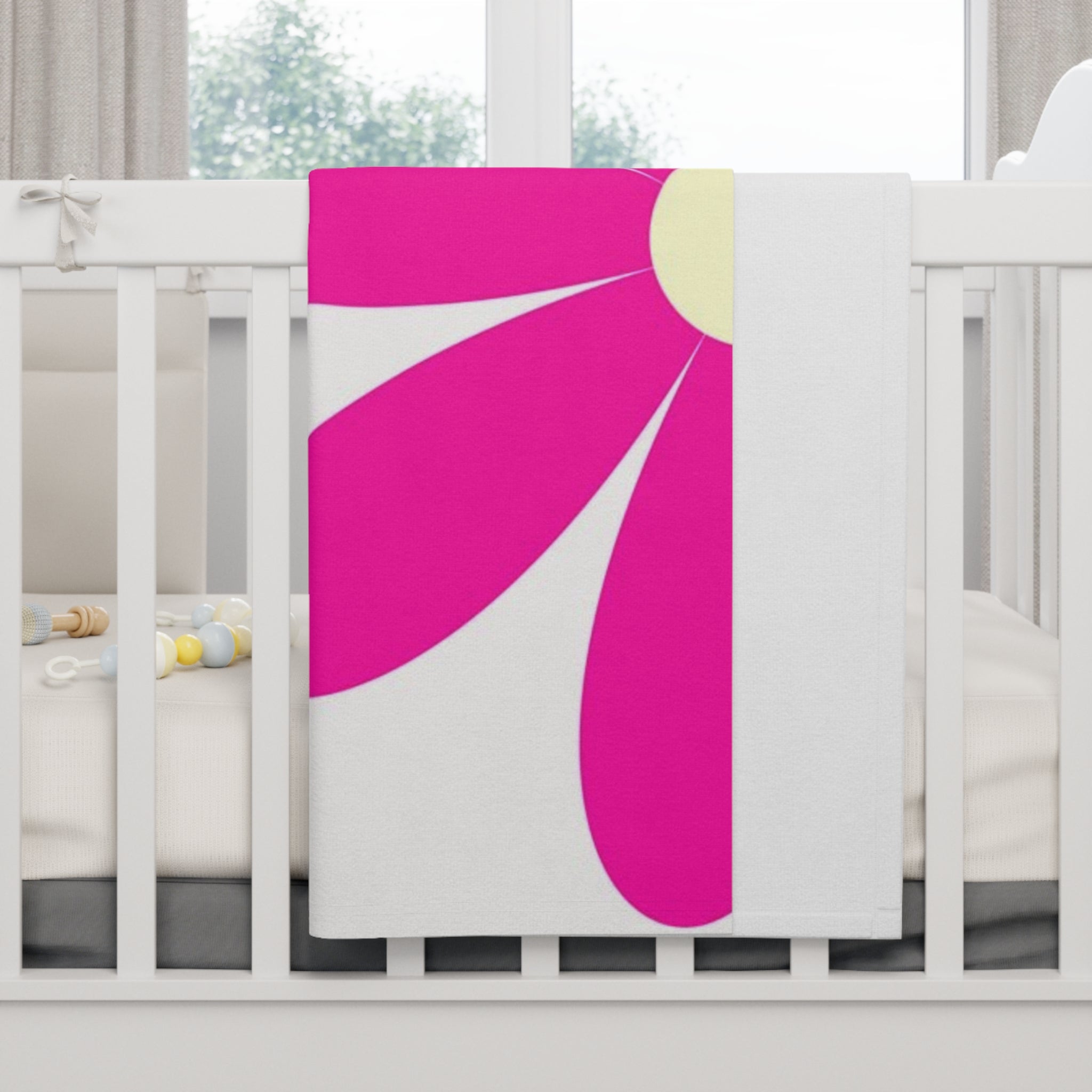 Pink Daisy Baby Blanket — Soft Fleece Floral Nursery Throw
